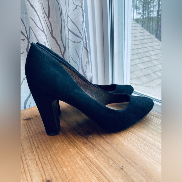 FERGIE Black Heels 9 - Picture 1 of 3